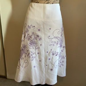Beautiful linen skirt with embroidery.